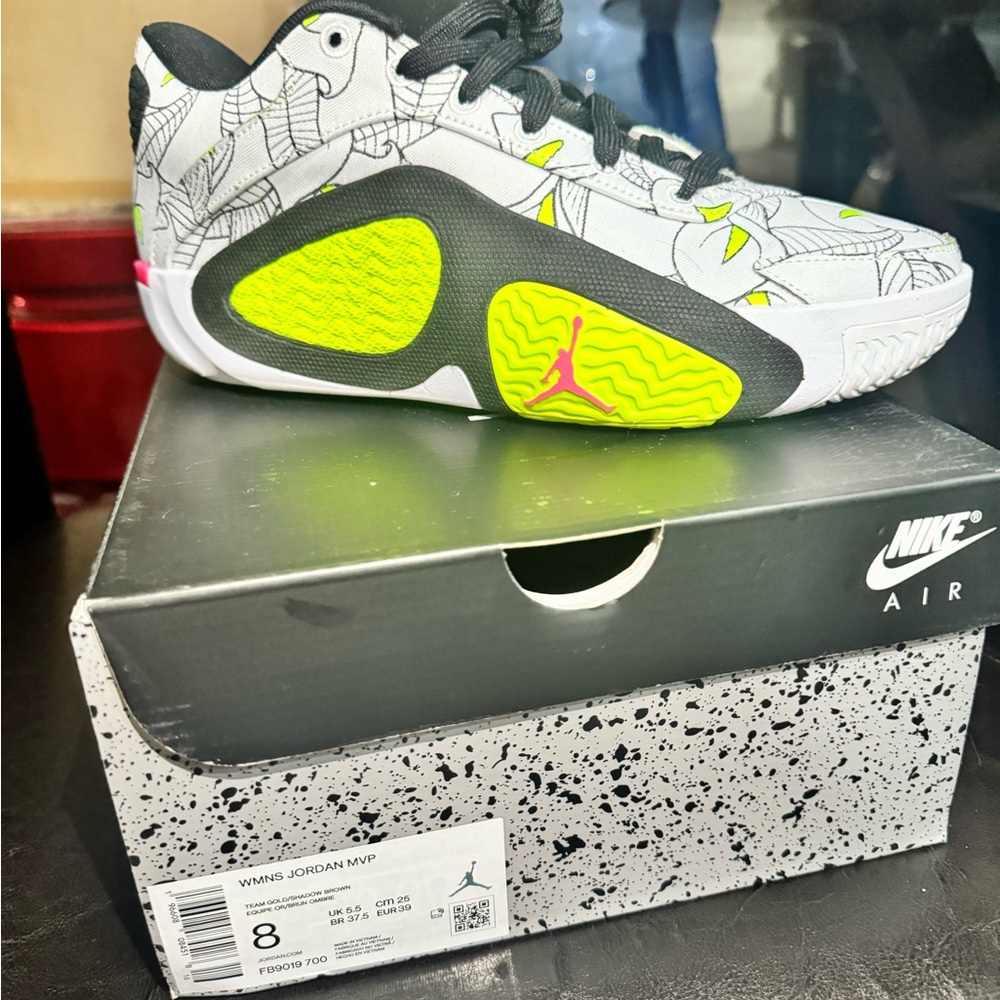 Nike women Air Jordan MVP Shoes - Black and Yellow